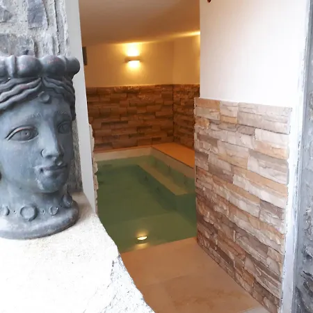 Leopold Hotel 3*