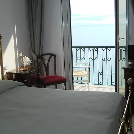 Leopold Hotel 3*