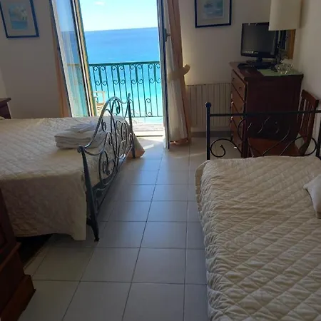 Leopold Hotel 3*