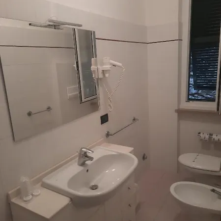 Leopold Hotel 3*