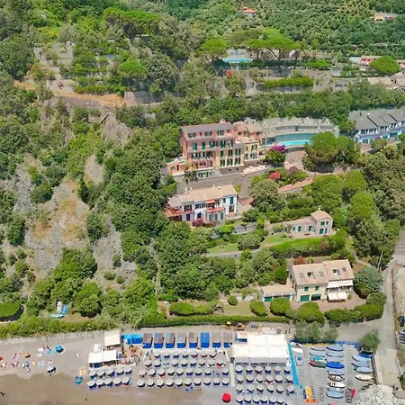 Leopold Hotel