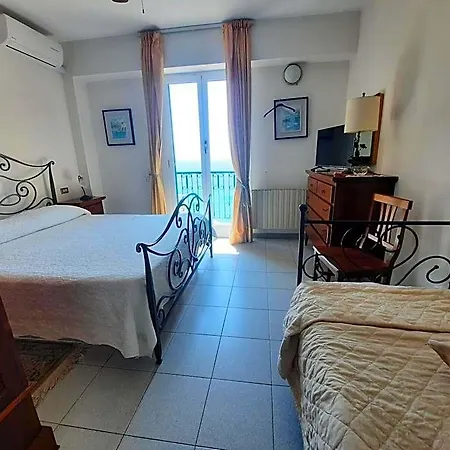 Leopold Hotel 3*