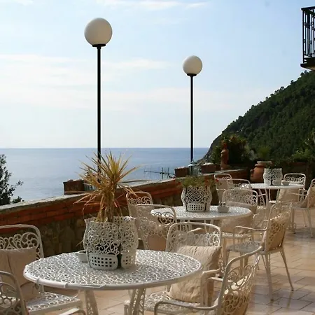 Leopold Hotel 3*