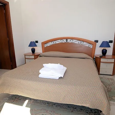 Leopold Hotel