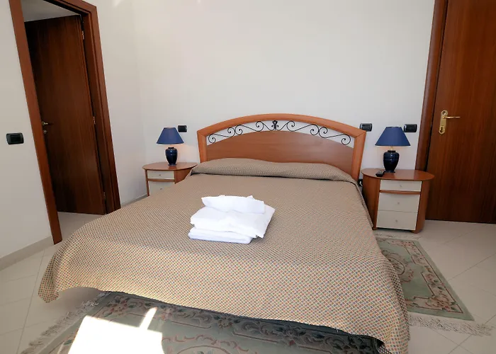 Leopold 3* 모네글리아